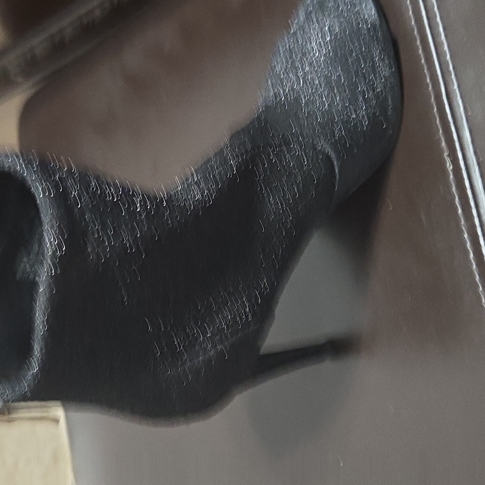 Heels - Picture 2 of 4